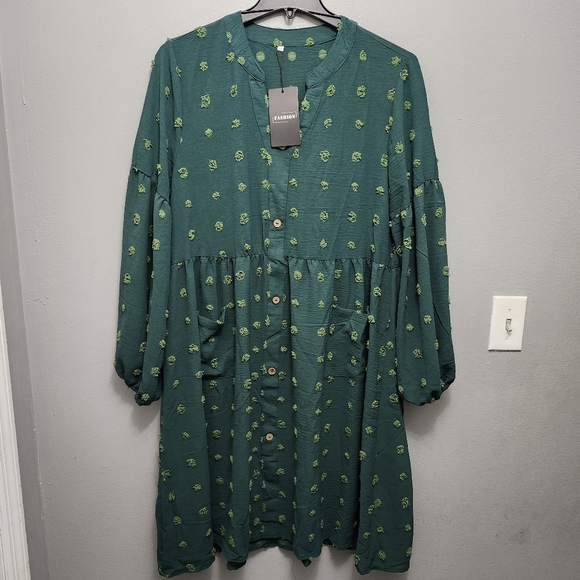 Dresses & Skirts - Fashion women's dress size XL green new with tags